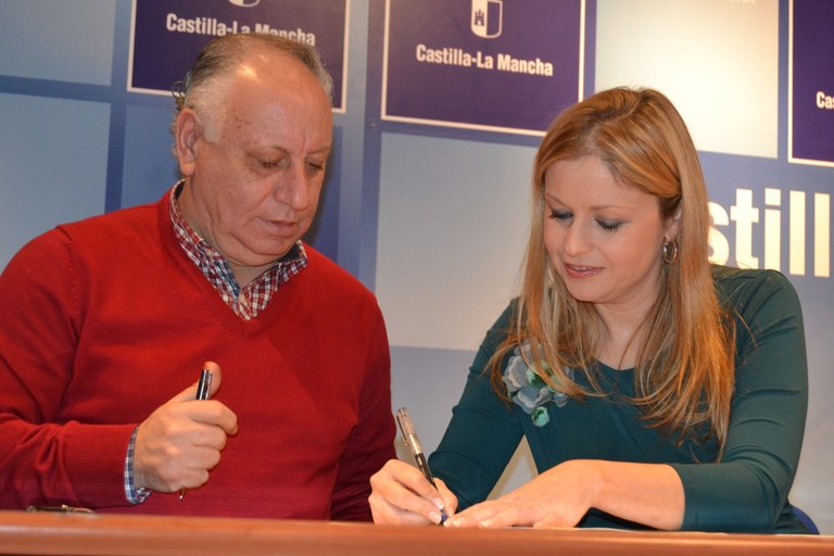 20160217_Firma_OIH_alcalde_Horche_consejera_Fomento_1.jpg