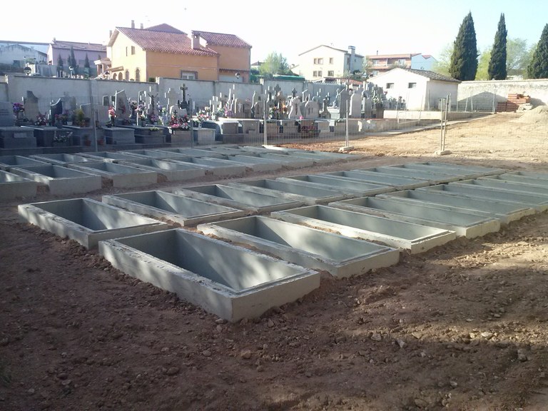 FosasCementerio.jpg