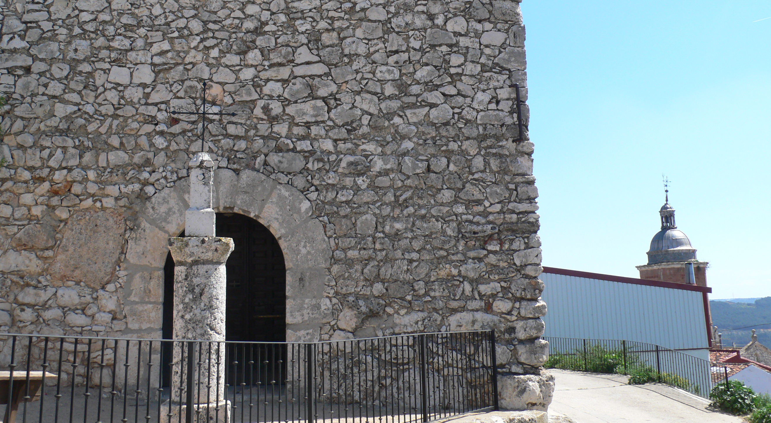 16.negro.ermita de san sebastian.2.jpg