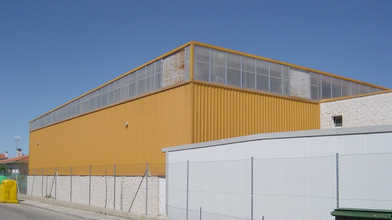 22.negro.pabellon polideportivo cubierto.jpg
