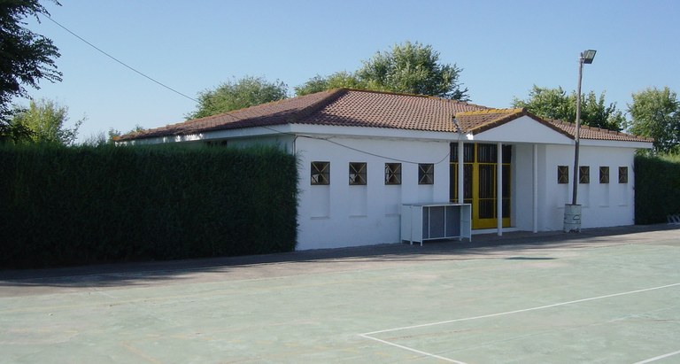 25.negro.piscina municipal.2.jpg