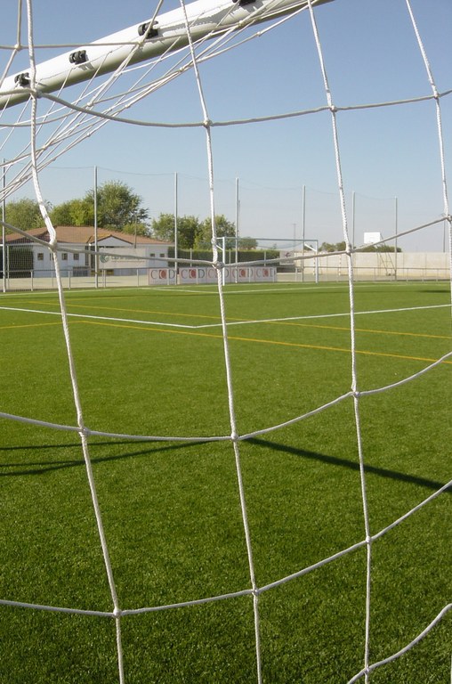 27.negro.polideportivo municipal san roque - campo de futbol.2.jpg